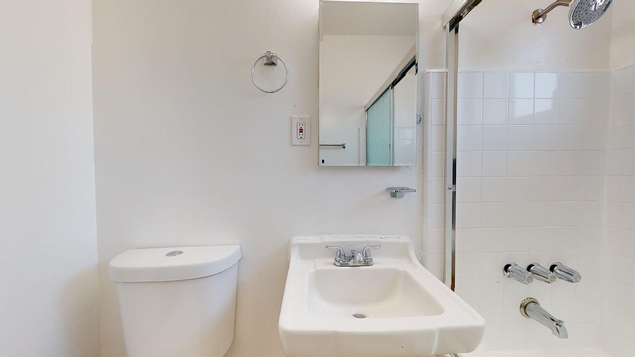 1311 Venice Boulevard - Photo 7 of 14