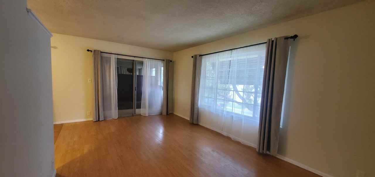 118-120 CHESTER AVENUE (585) - Photo 2 of 9