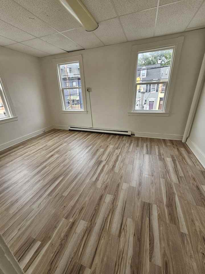 502 S Prince St - Photo 2 of 9