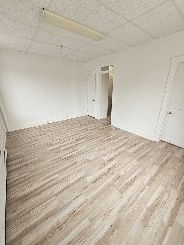 502 S Prince St - Photo 3 of 9