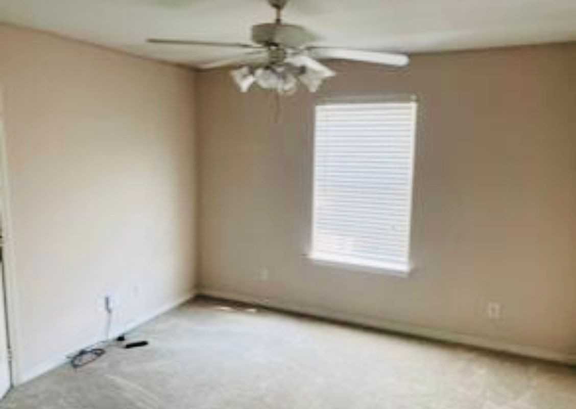 1112 Saint Andrews Ln - Photo 3 of 5