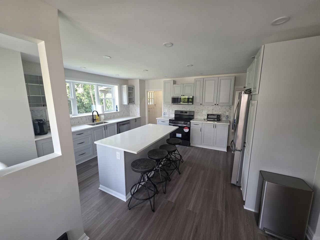 3195 Riverside Dr - Photo 3 of 31