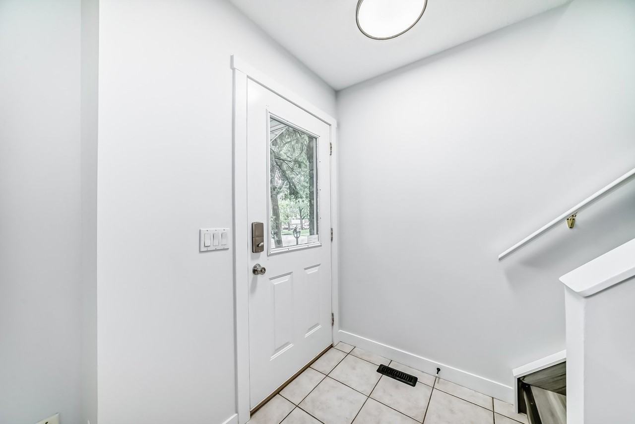 126 12 Ave Ne - Photo 2 of 25