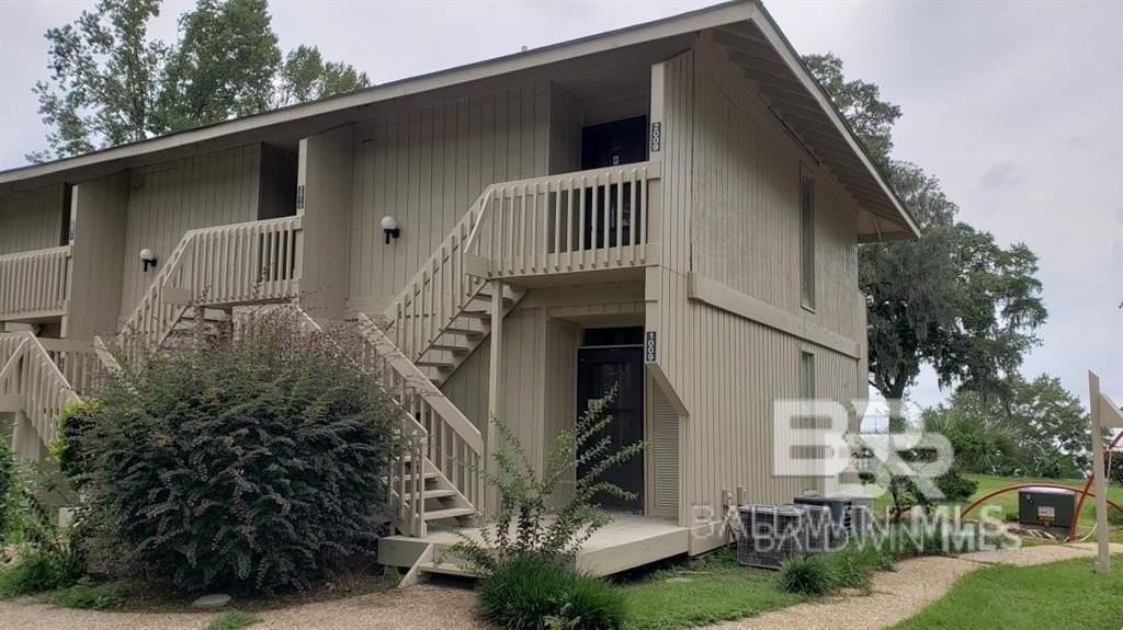 1011 Seacliff Dr N - Photo 2 of 3