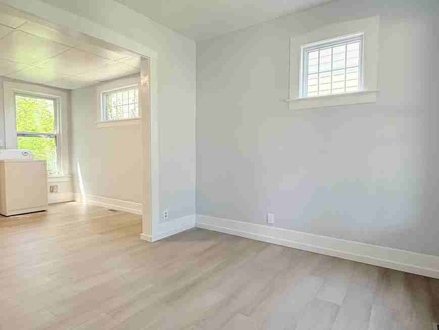 349 345-347-349 Campbell Ave - Photo 2 of 10