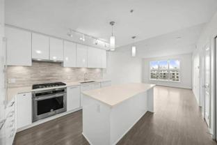 9551 V6x - 9551 Alexandra Rd - Photo 1 of 1
