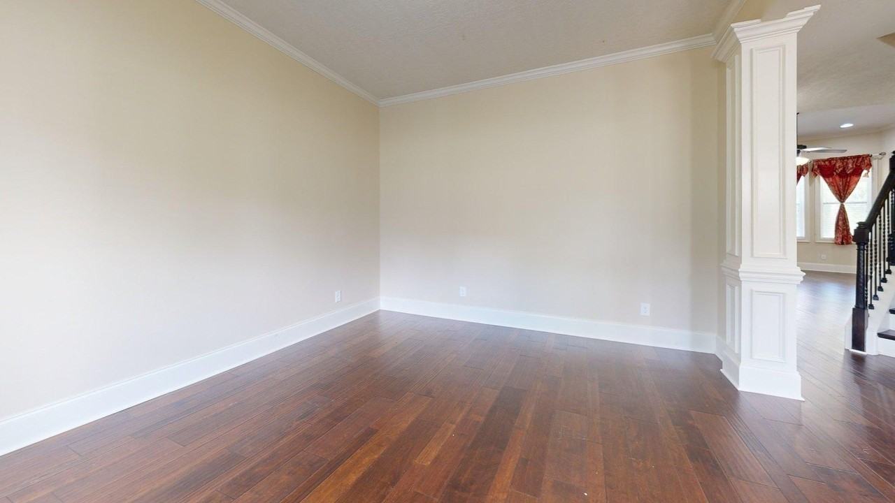 8614 Crenshaw Dr - Photo 2 of 27