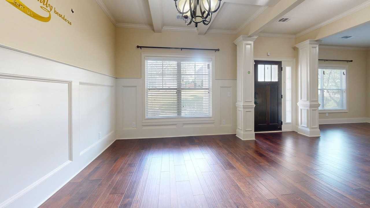 8614 Crenshaw Dr - Photo 4 of 27