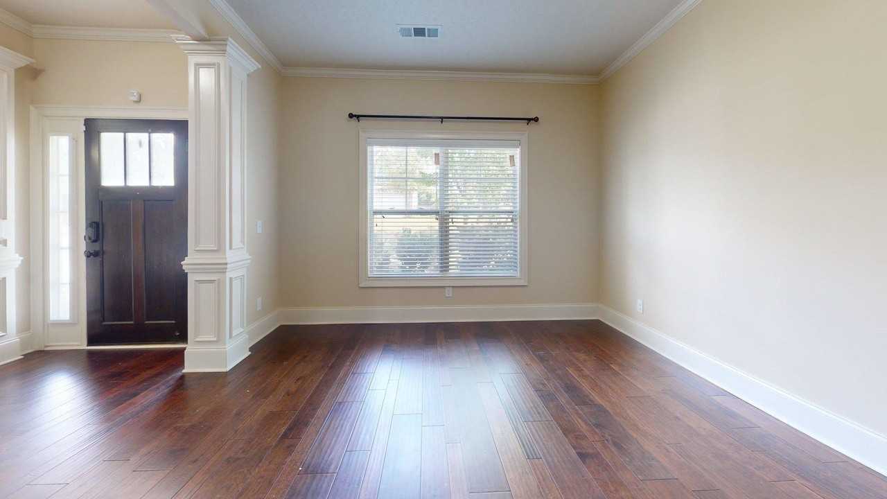 8614 Crenshaw Dr - Photo 6 of 27