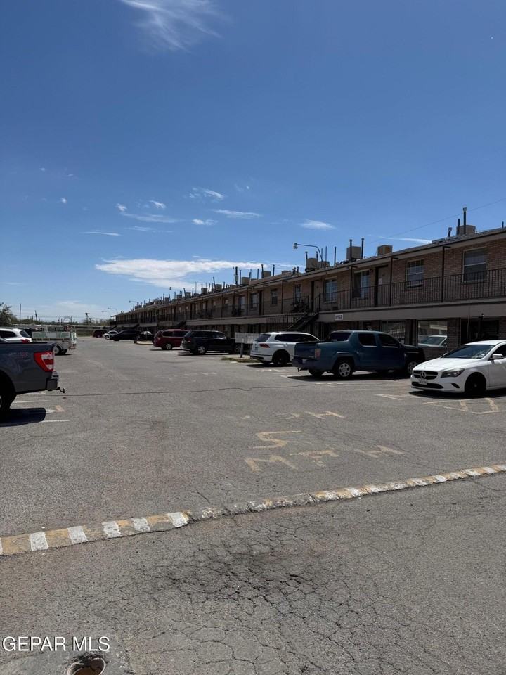 8507 Alameda Ave Apt 3 #3 - Photo 3 of 16