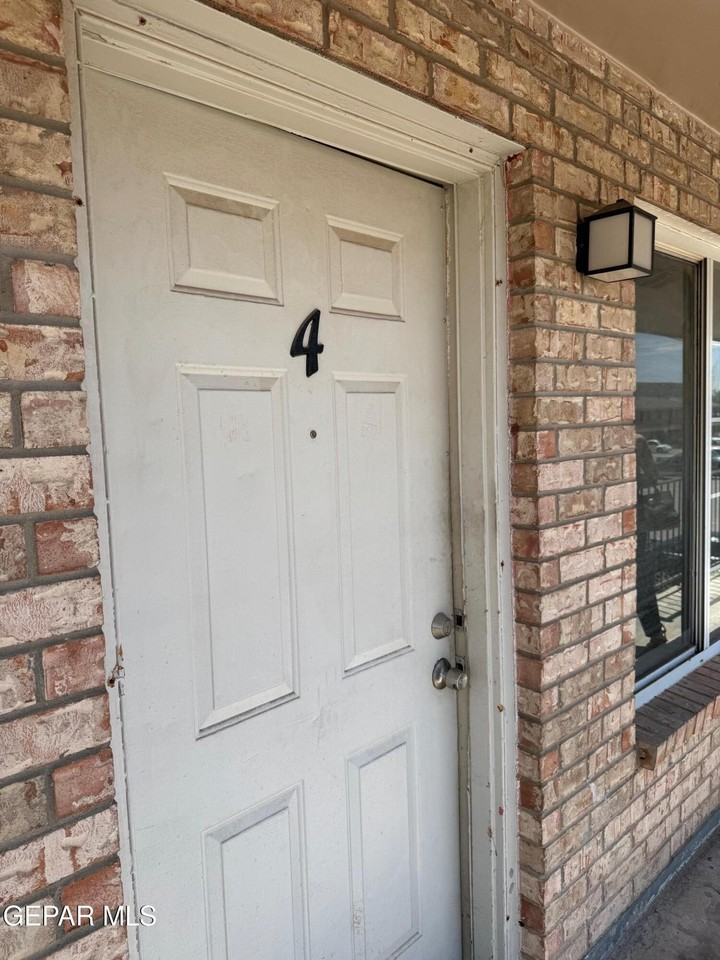 8507 Alameda Ave Apt 3 #3 - Photo 4 of 16