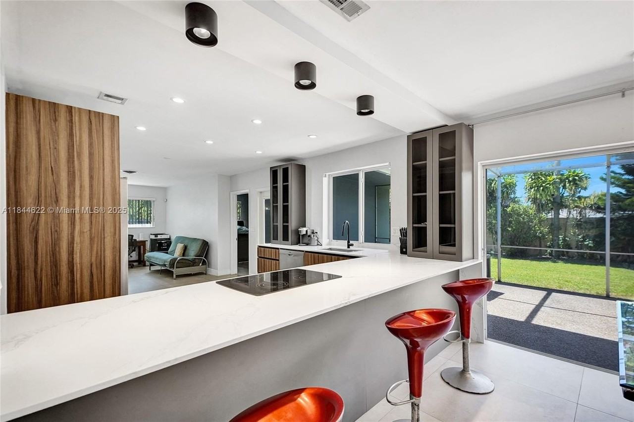 1940 Ne 185th Ter - Photo 4 of 28