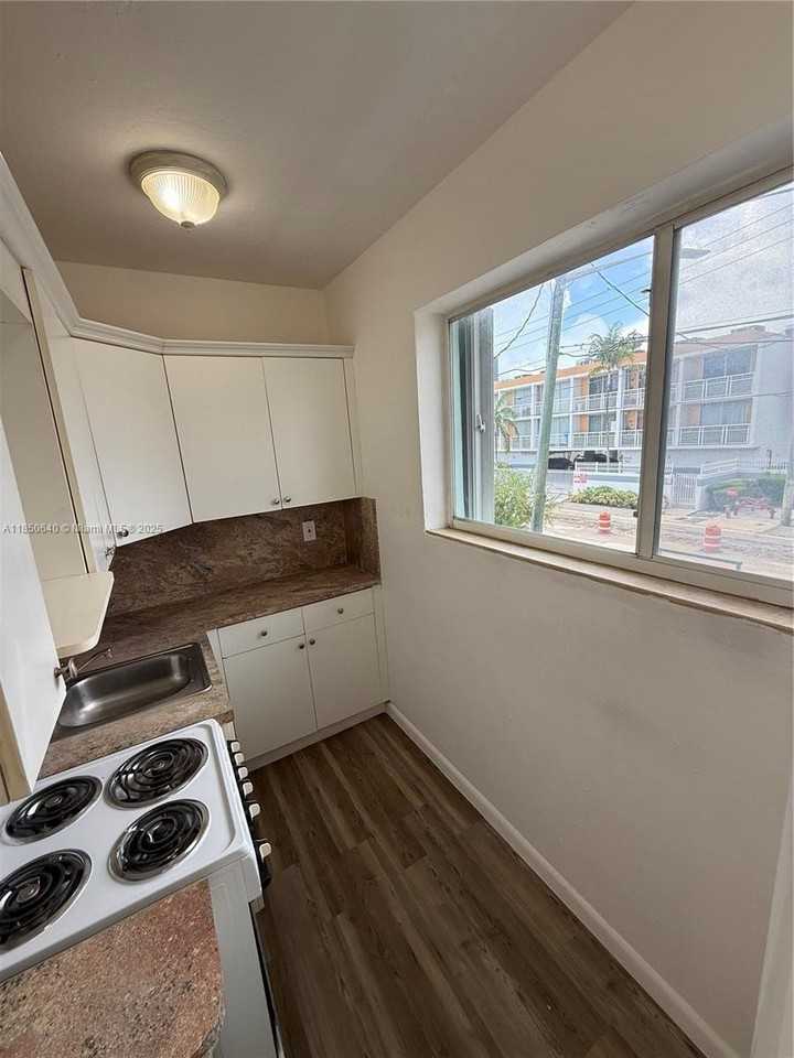 469 Southwest 3rd Street #6 - Photo 5 of 14