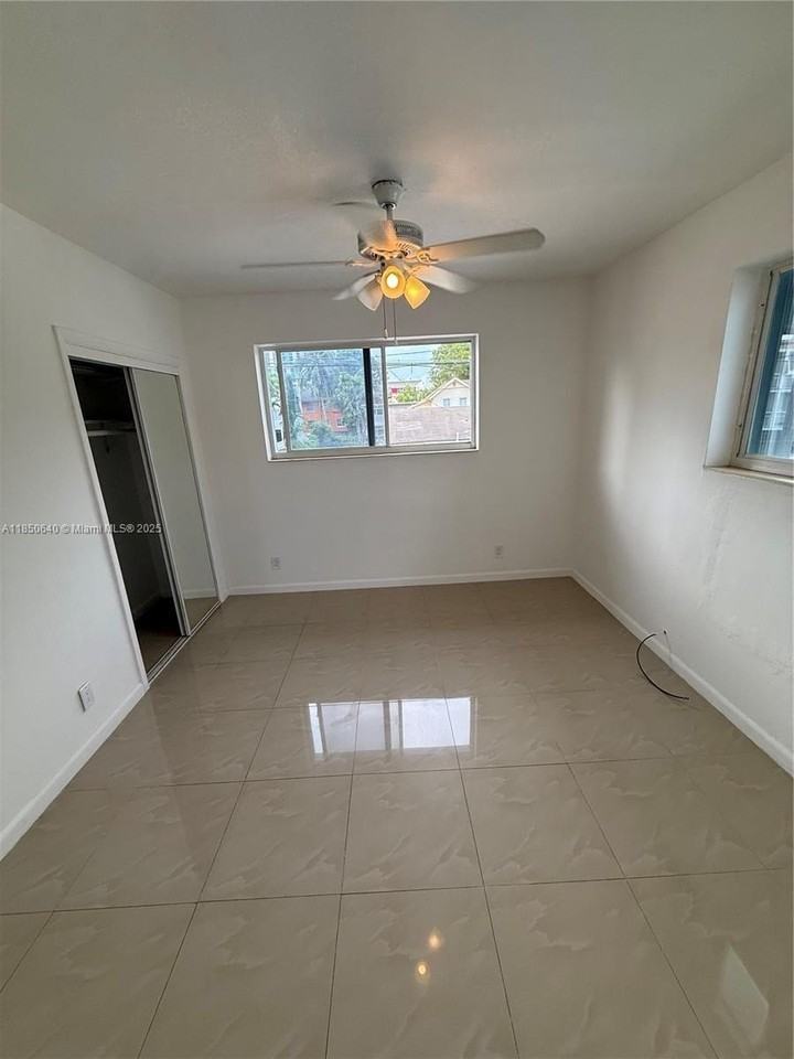 469 Southwest 3rd Street #6 - Photo 6 of 14