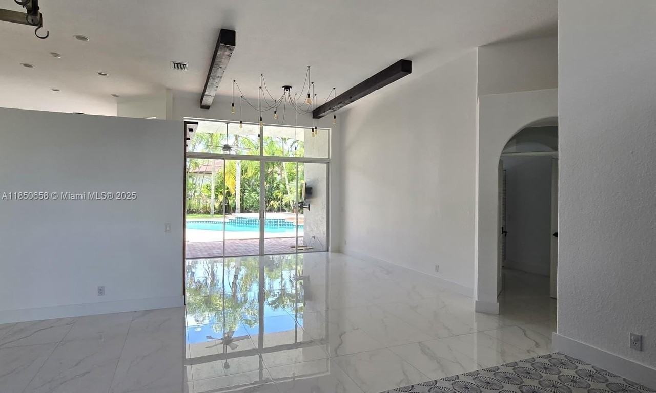 1506 Lantana Ct - Photo 7 of 28