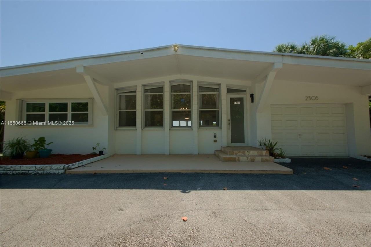 2305 N Ocean Blvd - Photo 2 of 21