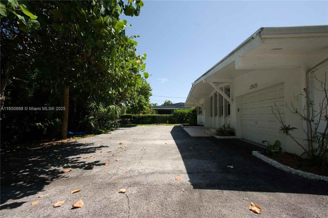 2305 N Ocean Blvd - Photo 3 of 21