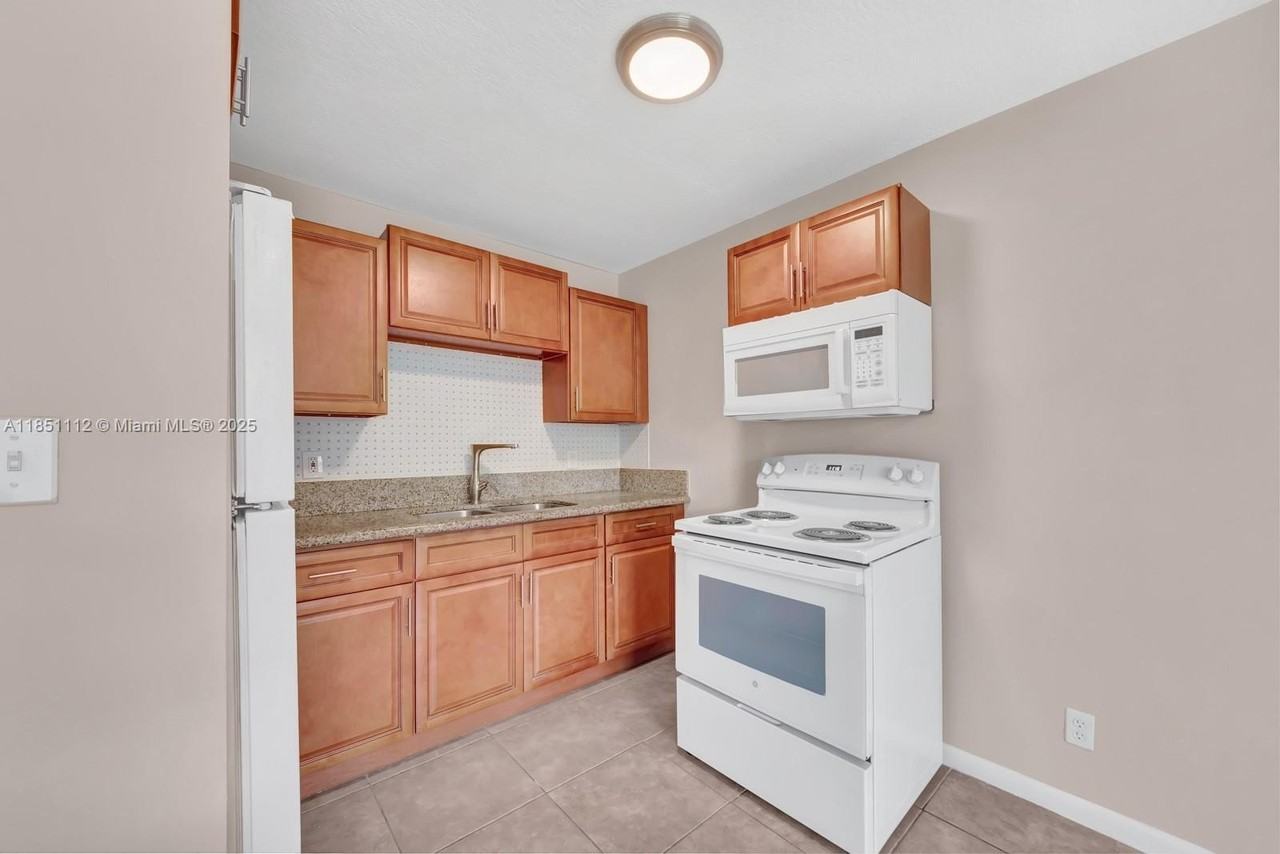 2610 Riverland Dr #B - Photo 6 of 28