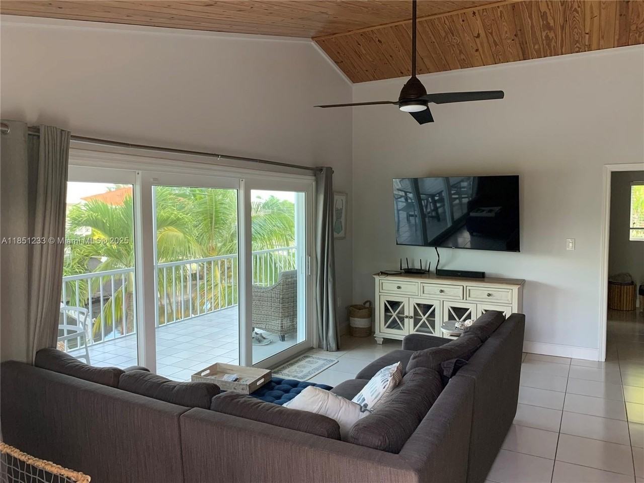 112 Captains Ct - Photo 5 of 39