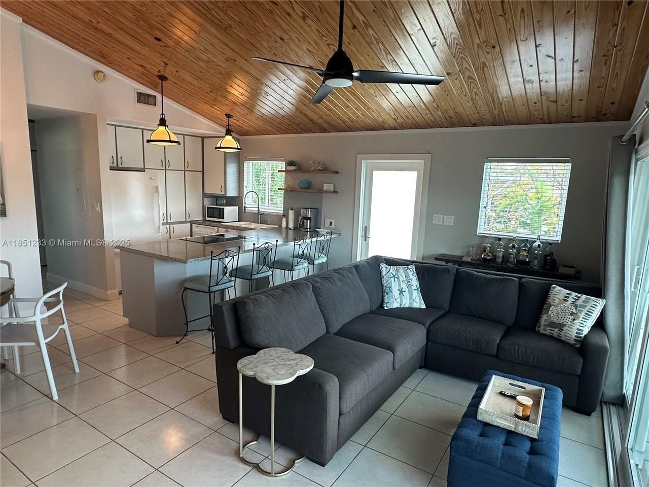 112 Captains Ct - Photo 7 of 39