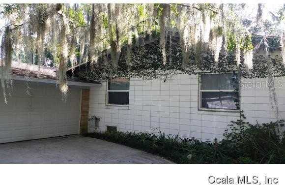 908 Se 23rd St - Photo 2 of 13