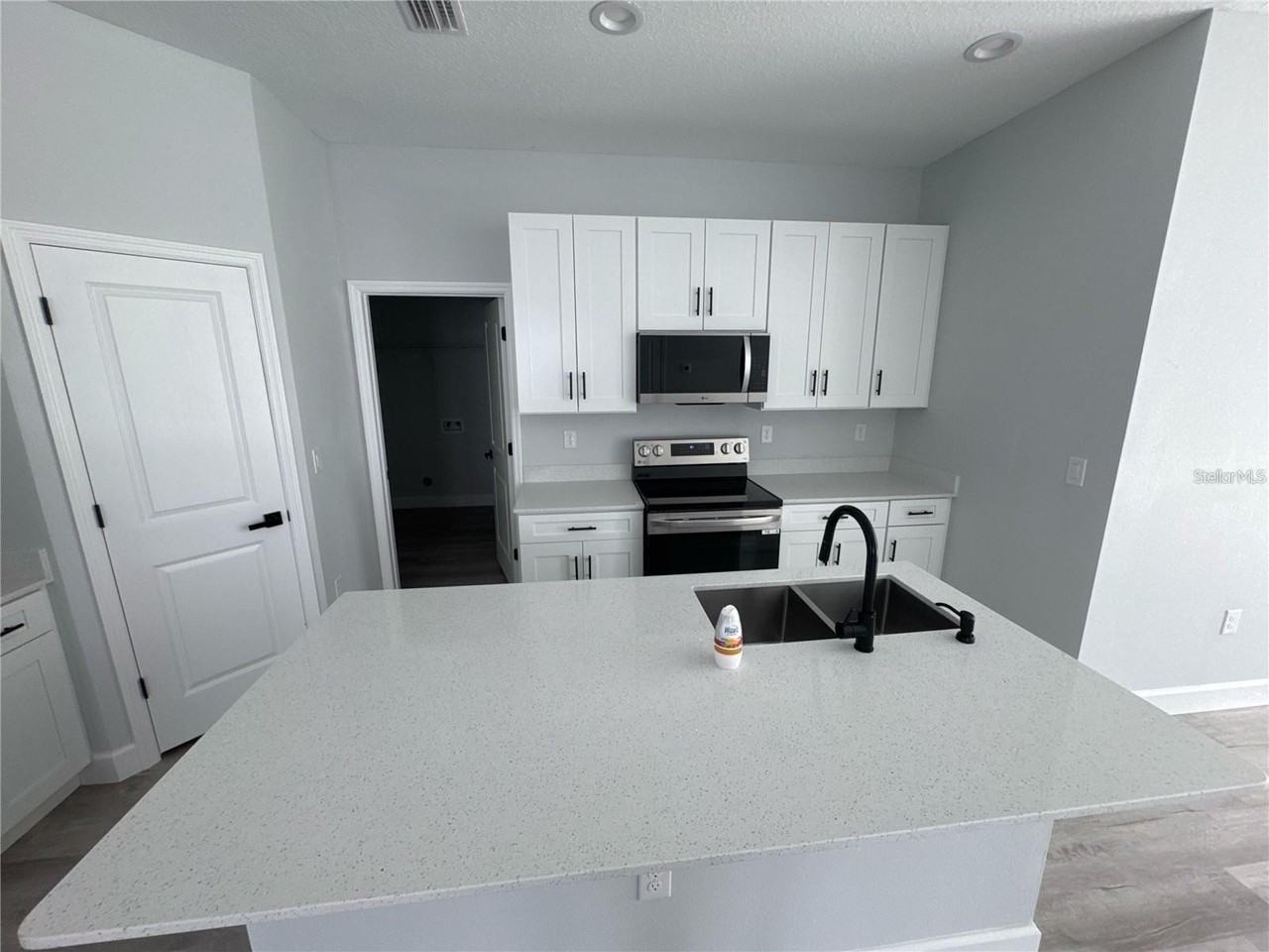 104 Australian Dr - Photo 3 of 12