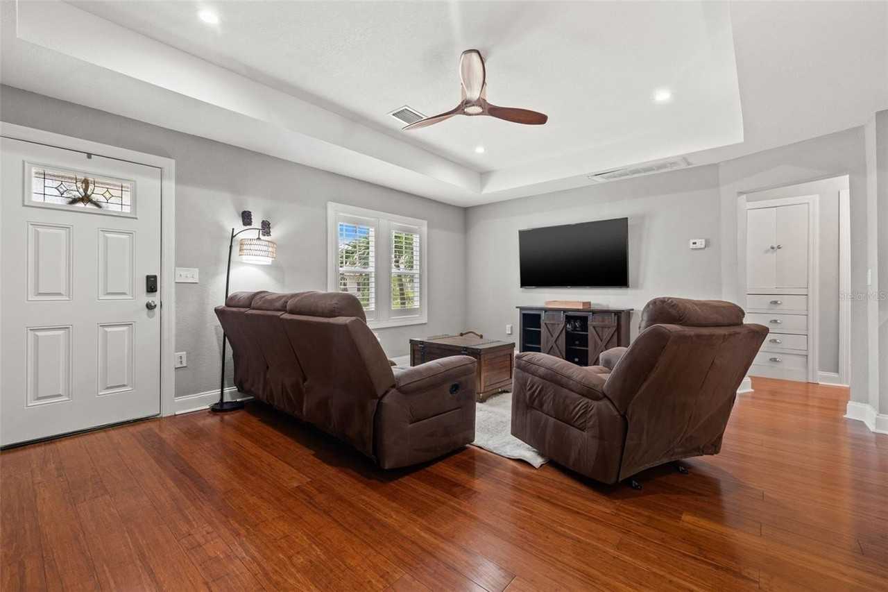 2309 2nd Ave S - Photo 3 of 36