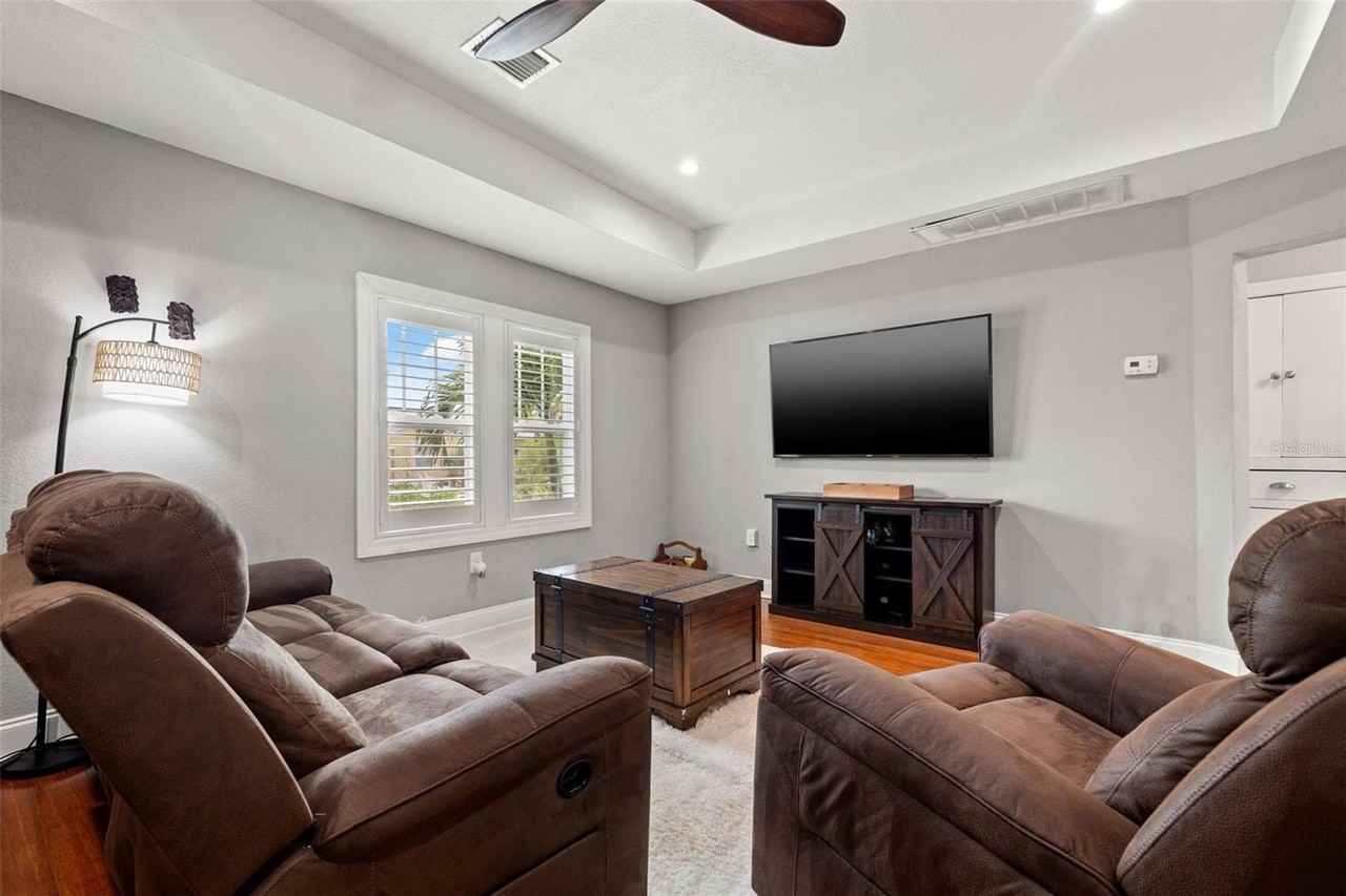 2309 2nd Ave S - Photo 4 of 36