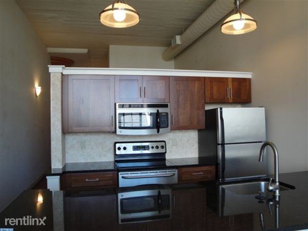 2429 Locust St - Photo 2 of 11