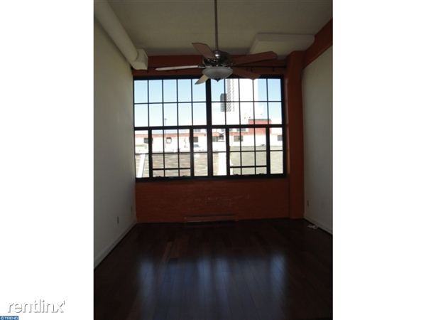 2429 Locust St - Photo 3 of 11