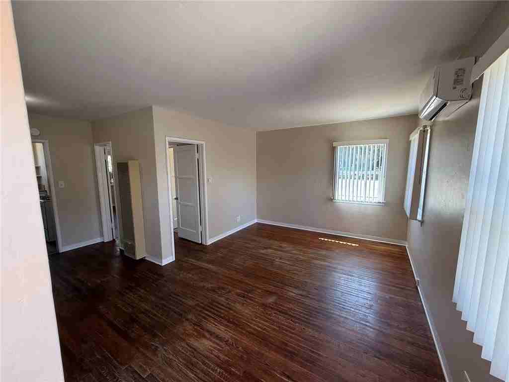 901 N San Gabriel Ave #6 - Photo 2 of 12