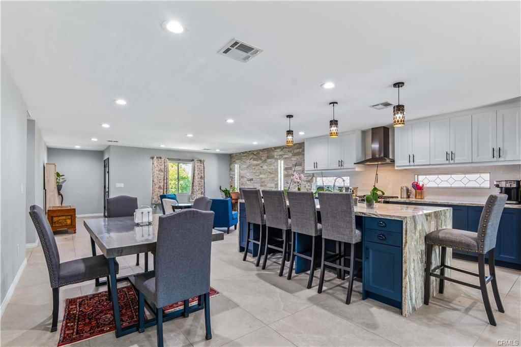 22201 Kittridge St - Photo 2 of 8