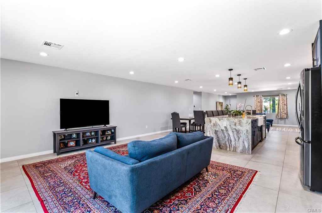 22201 Kittridge St - Photo 3 of 8