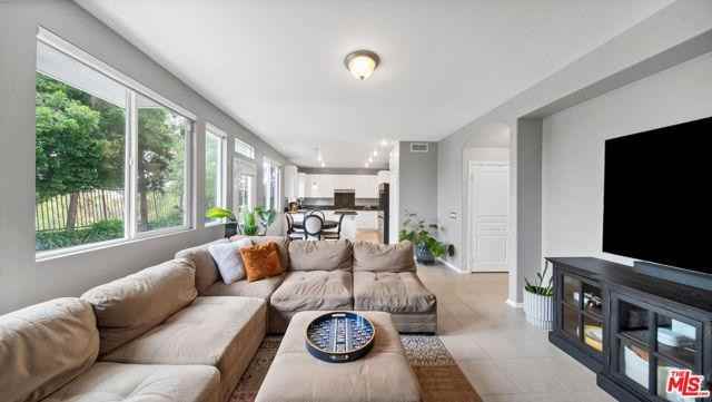 19638 Kilfinan St - Photo 3 of 8