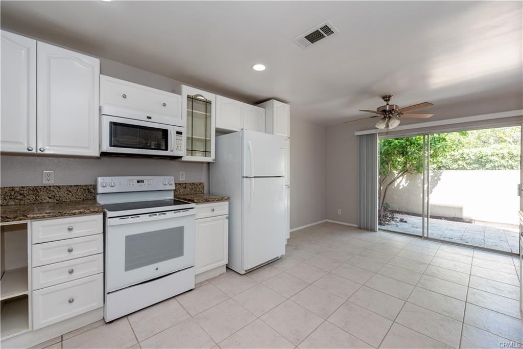 385 Stanford Ct #4 - Photo 2 of 8