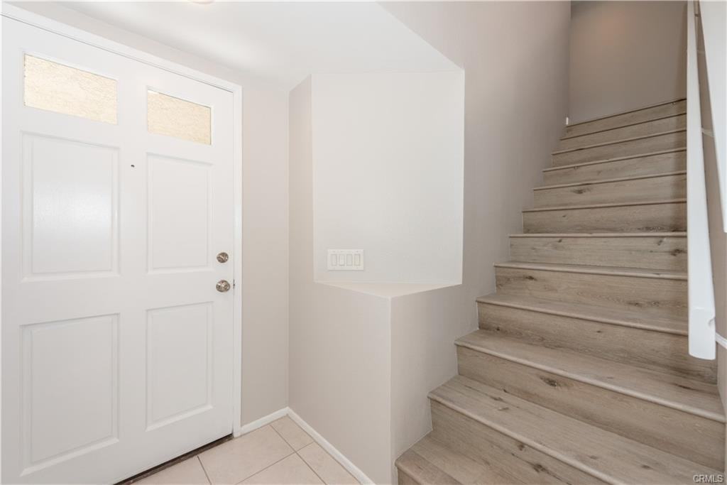 385 Stanford Ct #4 - Photo 3 of 8