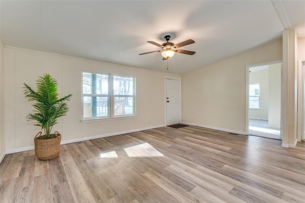 312 Oak St - Photo 3 of 14