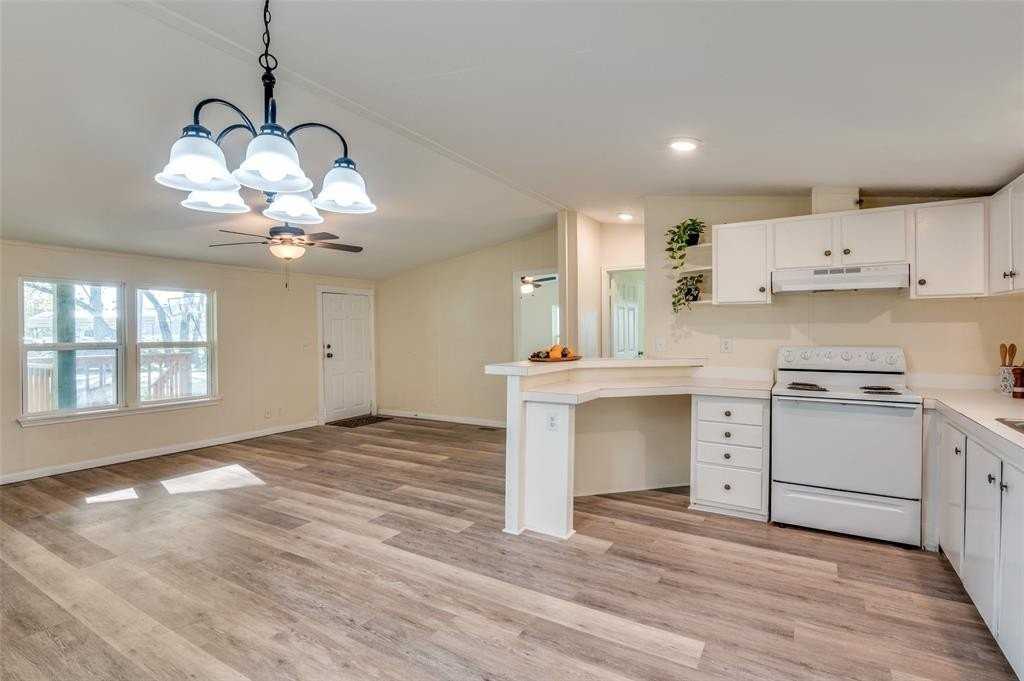 312 Oak St - Photo 5 of 14