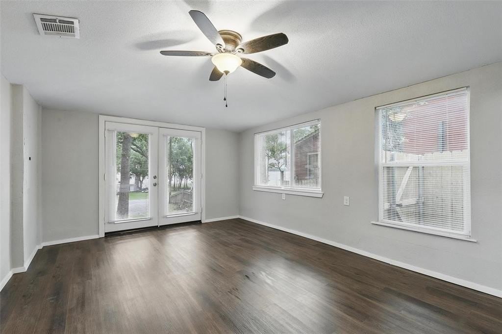 9337 Heron Dr - Photo 4 of 40