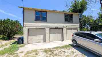 featured image of 501 E 6th St