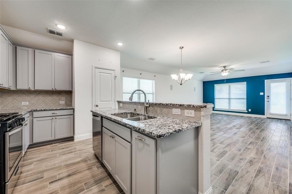 7025 Trailhead St - Photo 6 of 19