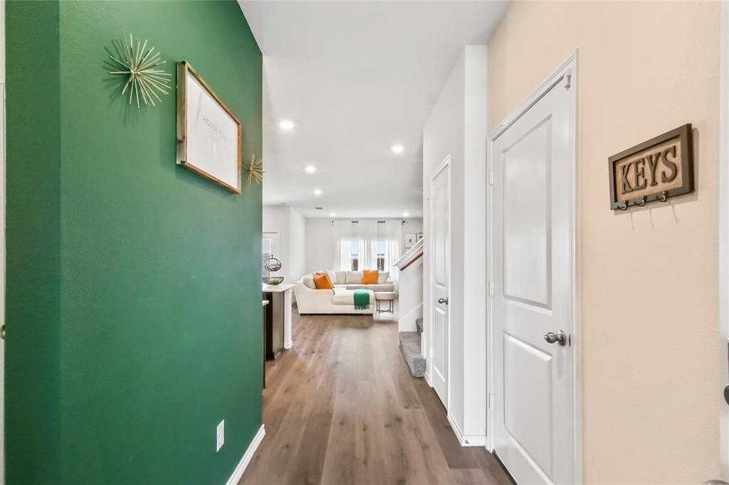 755 Amelia Ct - Photo 4 of 27