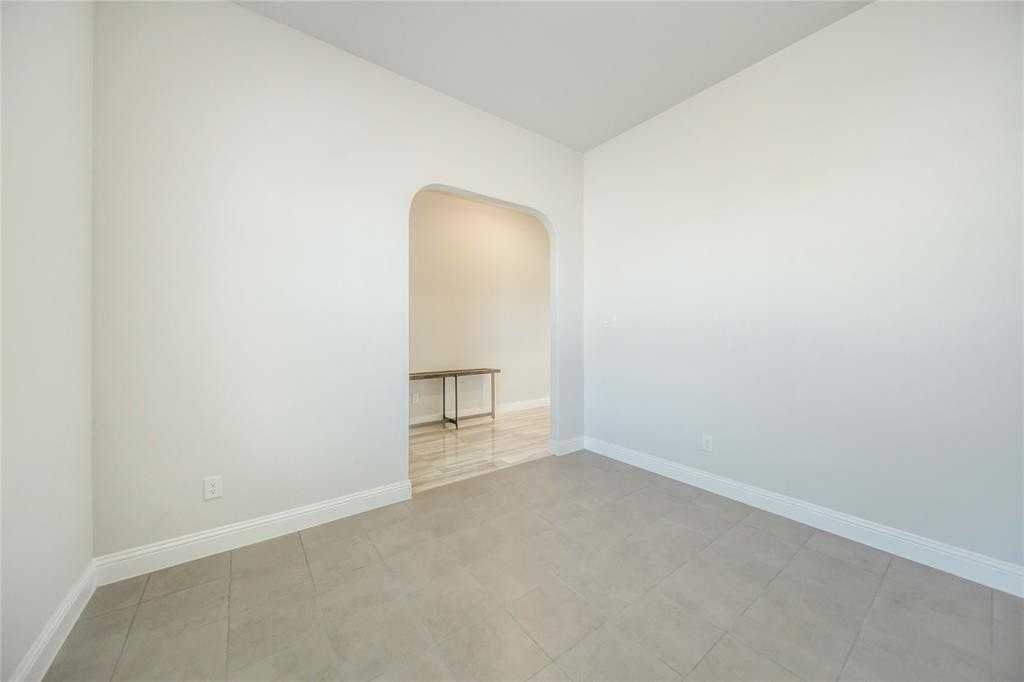 3902 Aventino Court - Photo 4 of 34