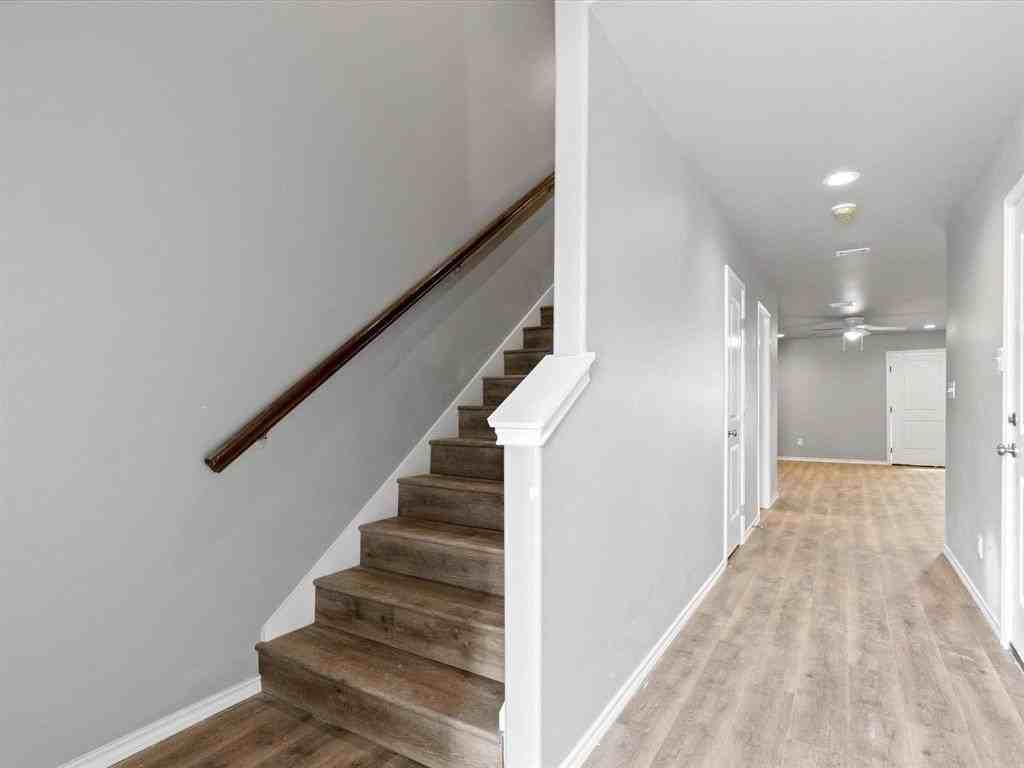 129 Abbey Park Ct - Photo 4 of 32