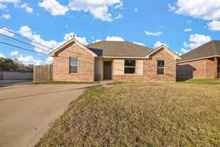 401 E Maple Row - Photo 1 of 1
