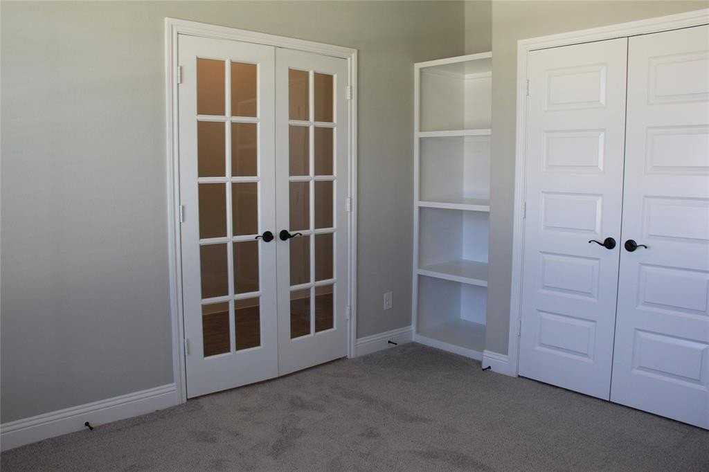 1082 Mickelson Dr - Photo 4 of 20