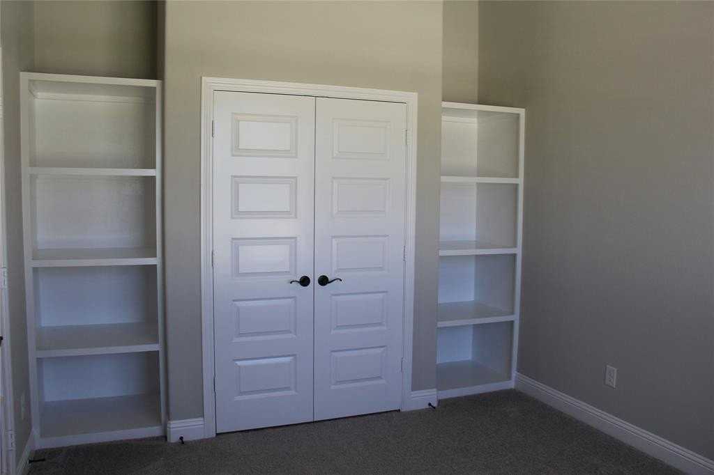 1082 Mickelson Dr - Photo 5 of 20