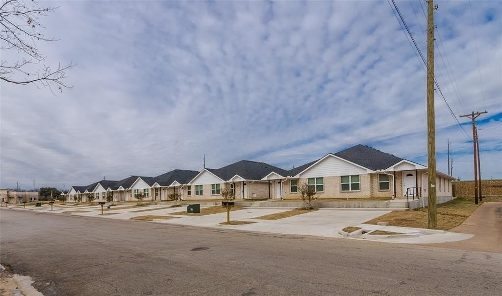 1010 Biloxi Dr - Photo 3 of 31