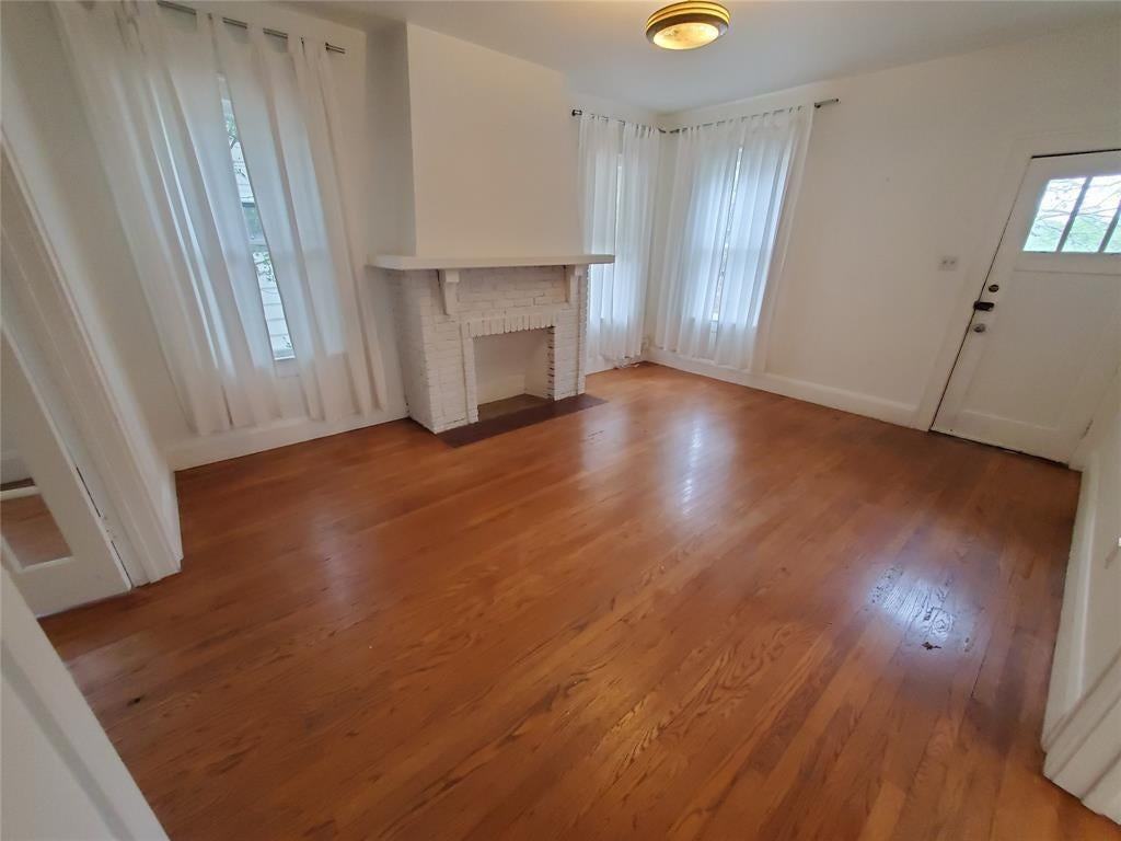 1906 Newning Ave - Photo 2 of 14