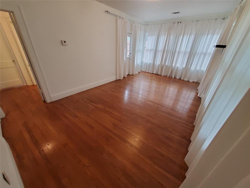 1906 Newning Ave - Photo 3 of 14